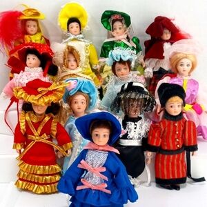 THE LADIES OF FASHION CHRISTMAS ORNAMENTS